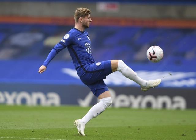 阿莫林被解雇后与妻子微笑现身