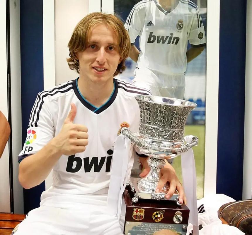 博弈论：路径依赖如何锁死错误策略？（博弈论视角：路径依赖为何让错误策略难以纠正？）