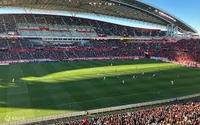 纽约洋基与纽约大都会会师世界大赛，史称“地铁大战”，洋基最终完成三连霸